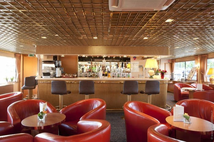 CroisiEurope MS Seine Princess Interior Lounge Bar 7.jpg